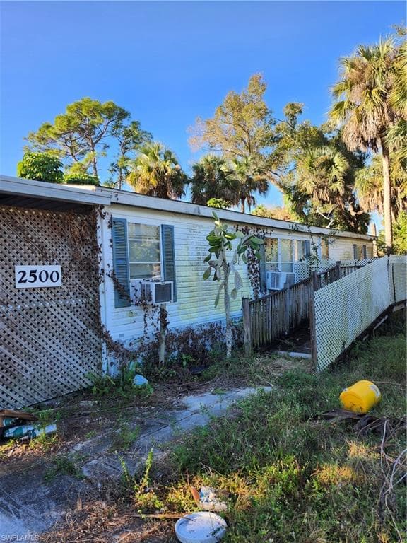 2500 Gail Helen CT NORTH FORT MYERS, FL 33917