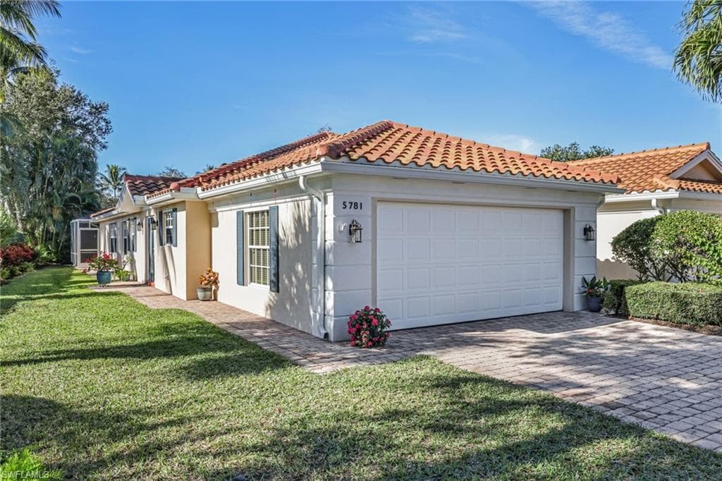 5781 Drummond WAY NAPLES, FL 34119