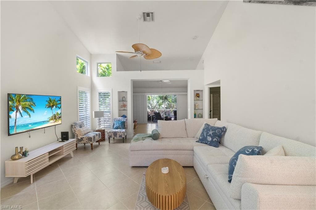 348 Carinosa CT 18-10 NAPLES, FL 34110