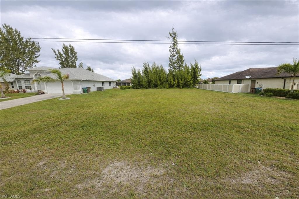 623 22nd TER CAPE CORAL, FL 33991