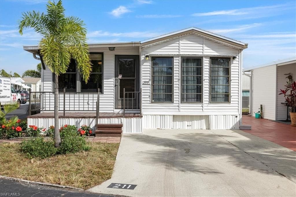 211 Sojourn DR NORTH FORT MYERS, FL 33903