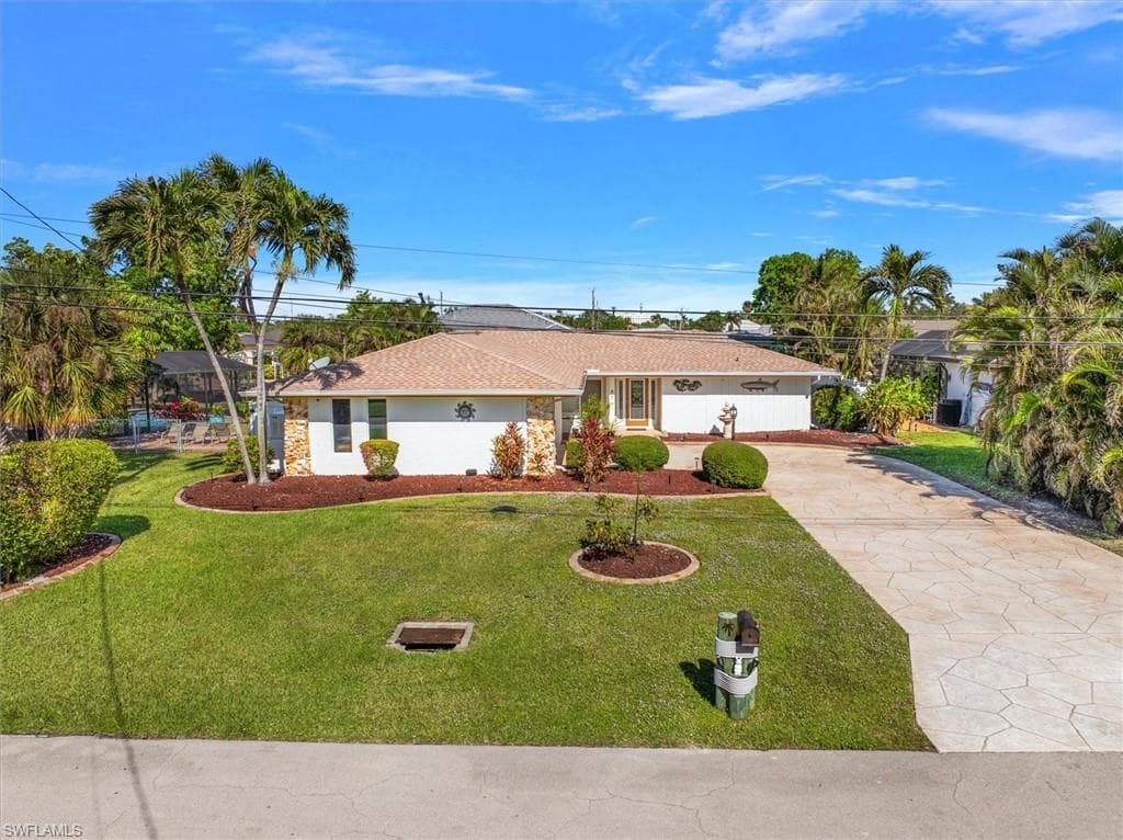 807 Montclaire CT CAPE CORAL, FL 33904
