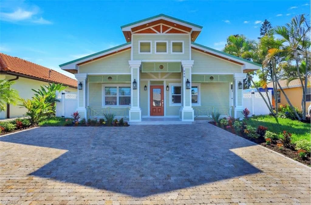 648 100th AVE N NAPLES, FL 34108