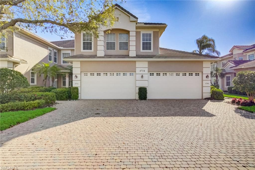 4734 Stratford CT 1702 NAPLES, FL 34105