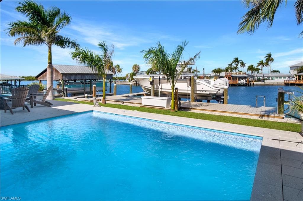 190 Tahiti CIR NAPLES, FL 34113