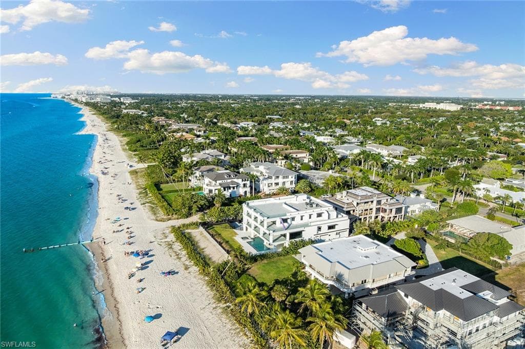 26 2nd AVE S NAPLES, FL 34102
