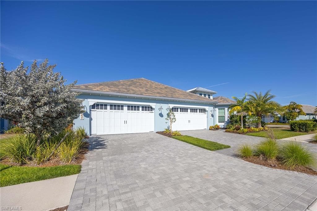 8761 Yucatan CT NAPLES, FL 34112