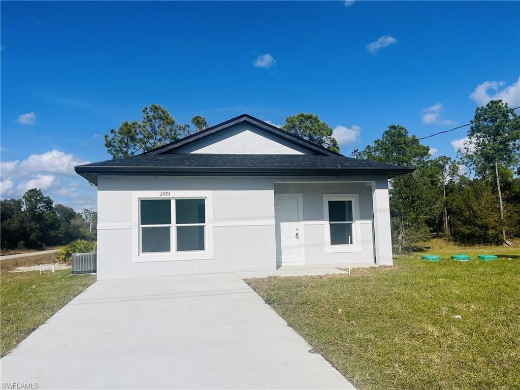 2001 E 15th ST LEHIGH ACRES, FL 33972
