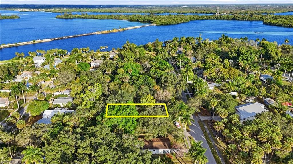 228 Delray AVE FORT MYERS, FL 33905