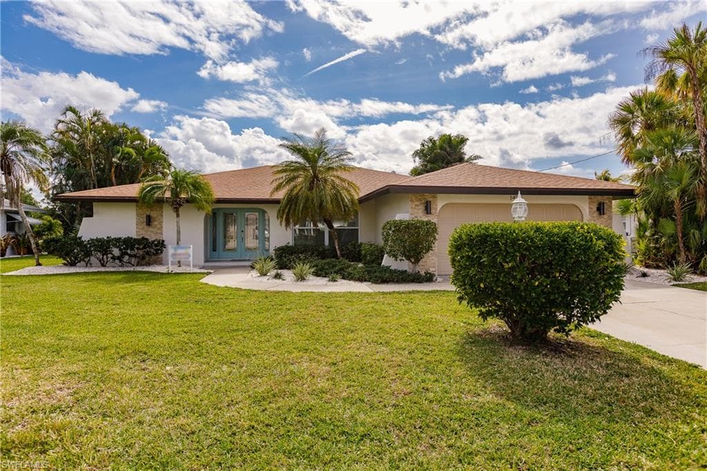 1424 Windsor CT CAPE CORAL, FL 33904