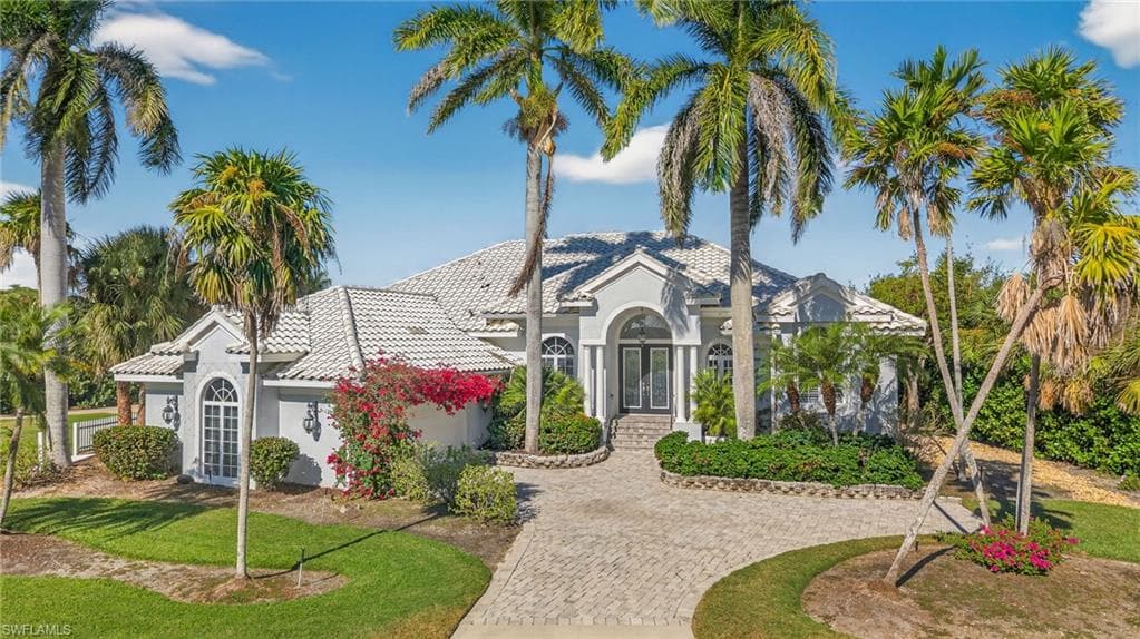 9008 Mockingbird DR SANIBEL, FL 33957