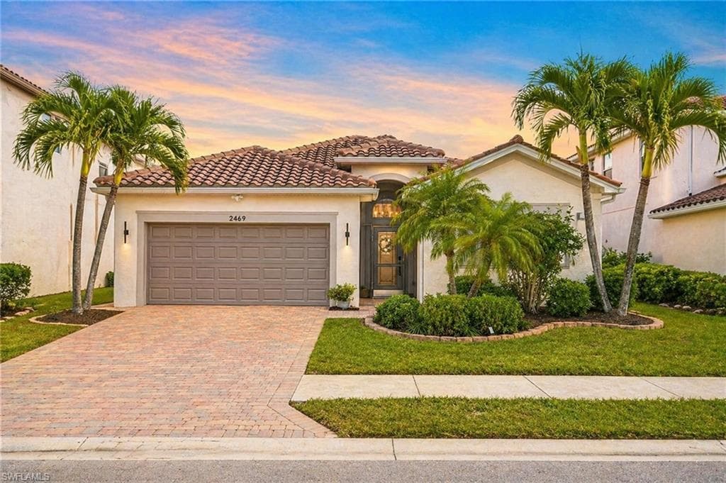 2469 Heydon CIR E NAPLES, FL 34120