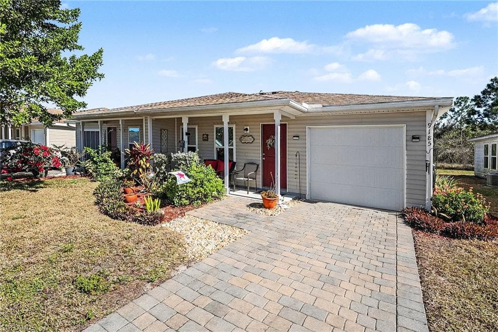 9185 Aegean CIR LEHIGH ACRES, FL 33936