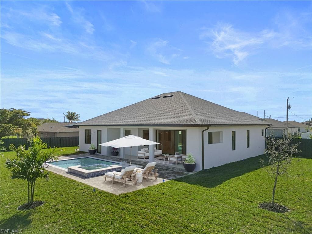 611 25th TER CAPE CORAL, FL 33993