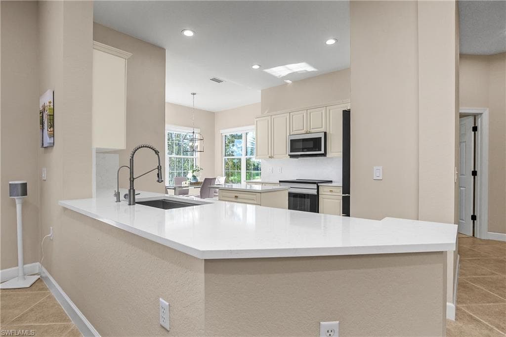 9261 Indigo Isle CT 202 ESTERO, FL 34135