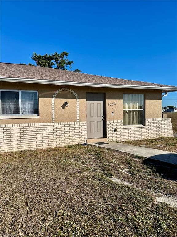 1203 NE 8th TER CAPE CORAL, FL 33909