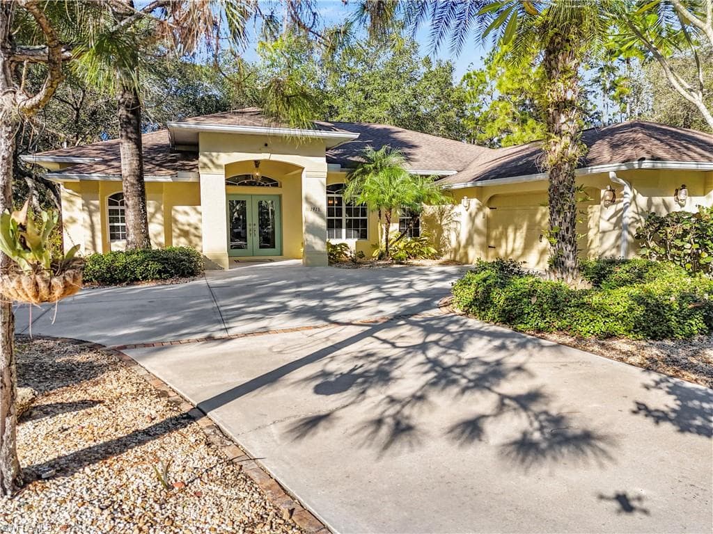 1915 Roosevelt AVE LEHIGH ACRES, FL 33972