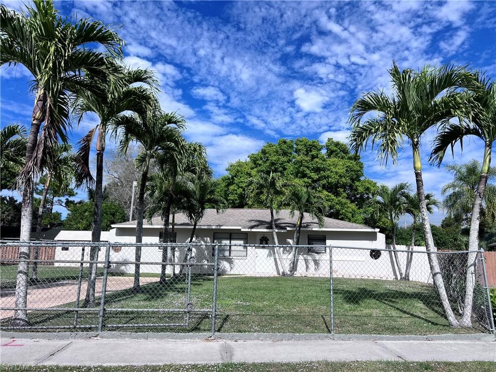 614 6th Avenue CIR IMMOKALEE, FL 34142