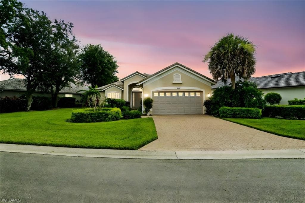 1842 Winding Oaks WAY NAPLES, FL 34109