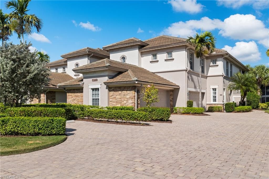 8775 Coastline CT 102 NAPLES, FL 34120