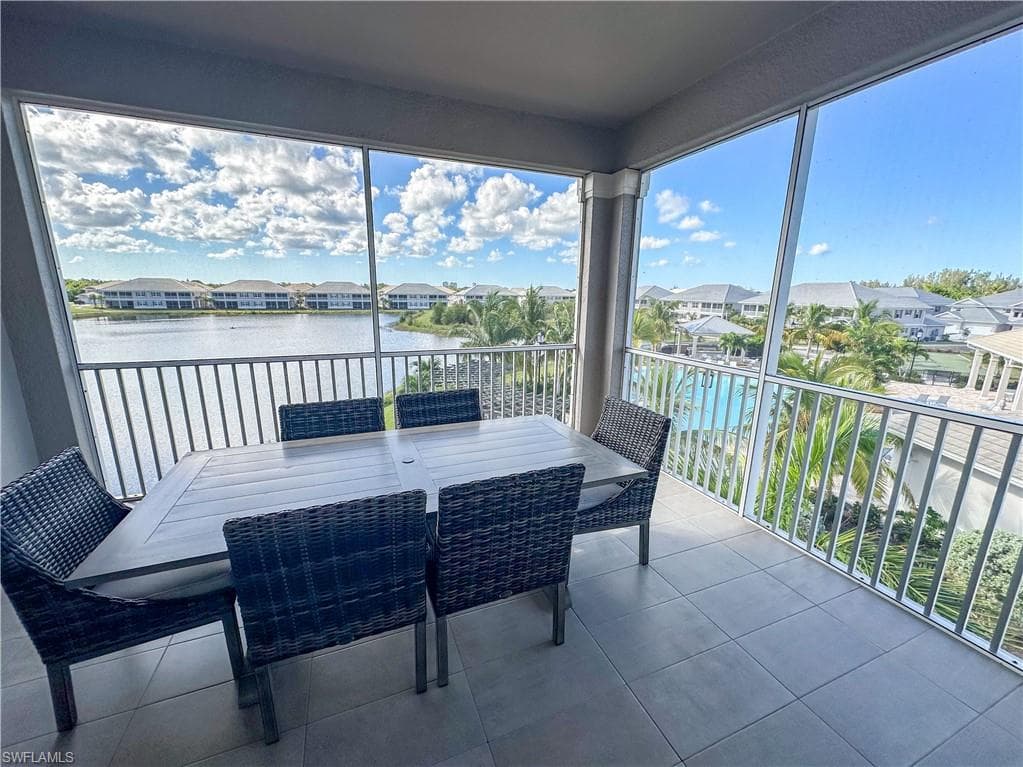 163 Indies DR E 206 NAPLES, FL 34114