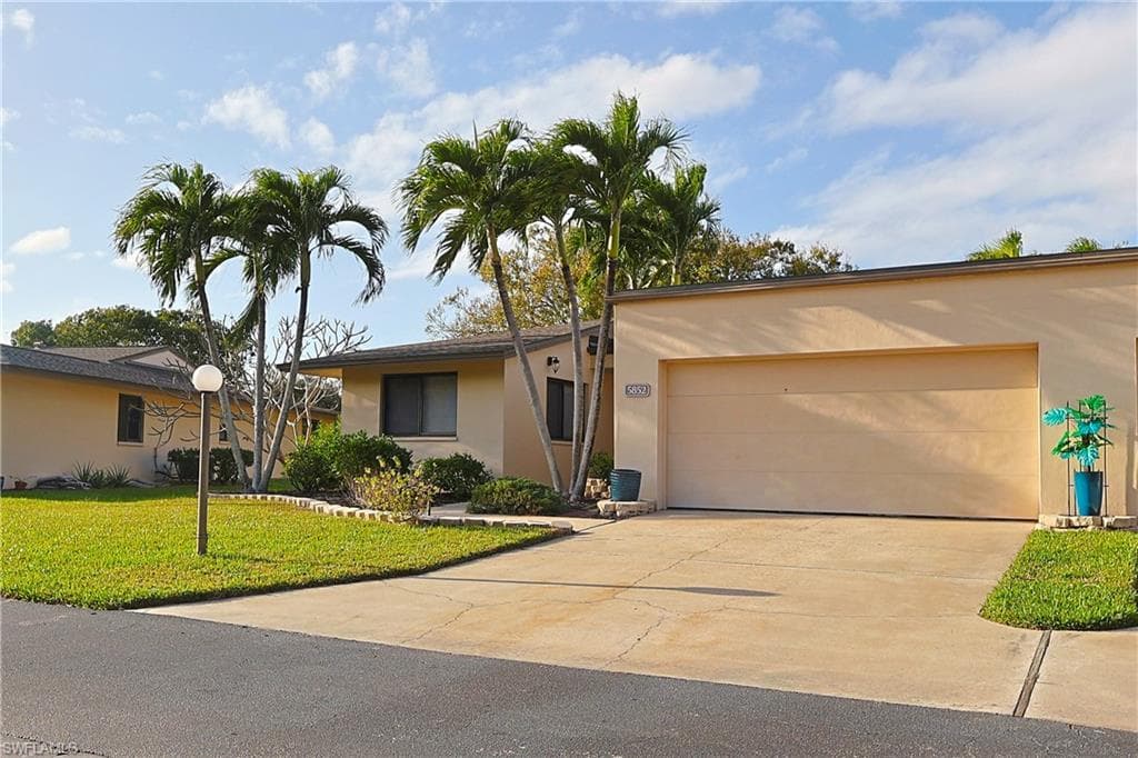 5852 Wild Fig LN FORT MYERS, FL 33919