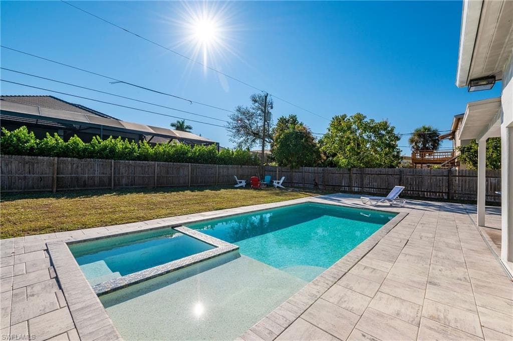 714 105th AVE N NAPLES, FL 34108