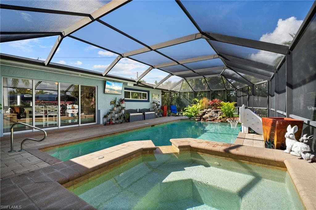101 41st TER CAPE CORAL, FL 33904