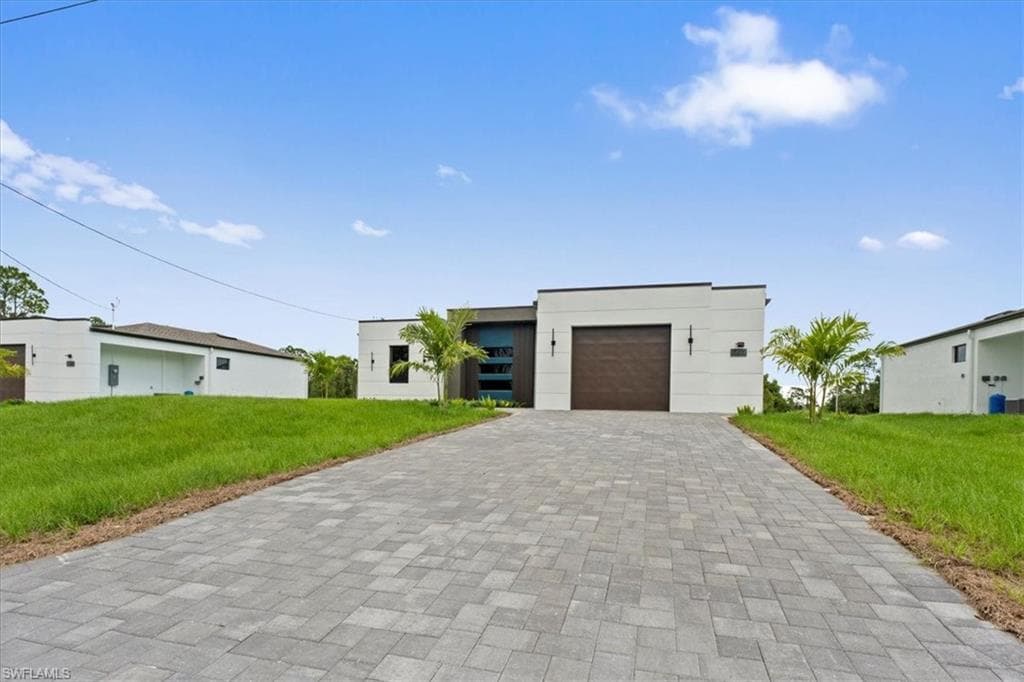 729 Colyer ST E LEHIGH ACRES, FL 33974