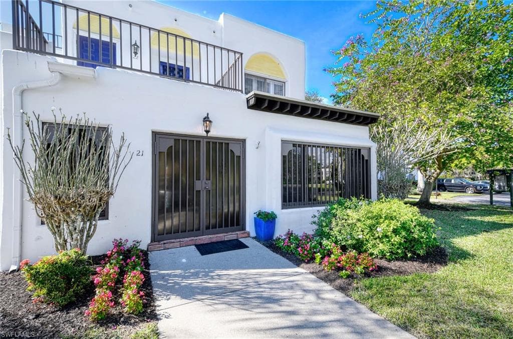 3308 Europa DR 21 NAPLES, FL 34105