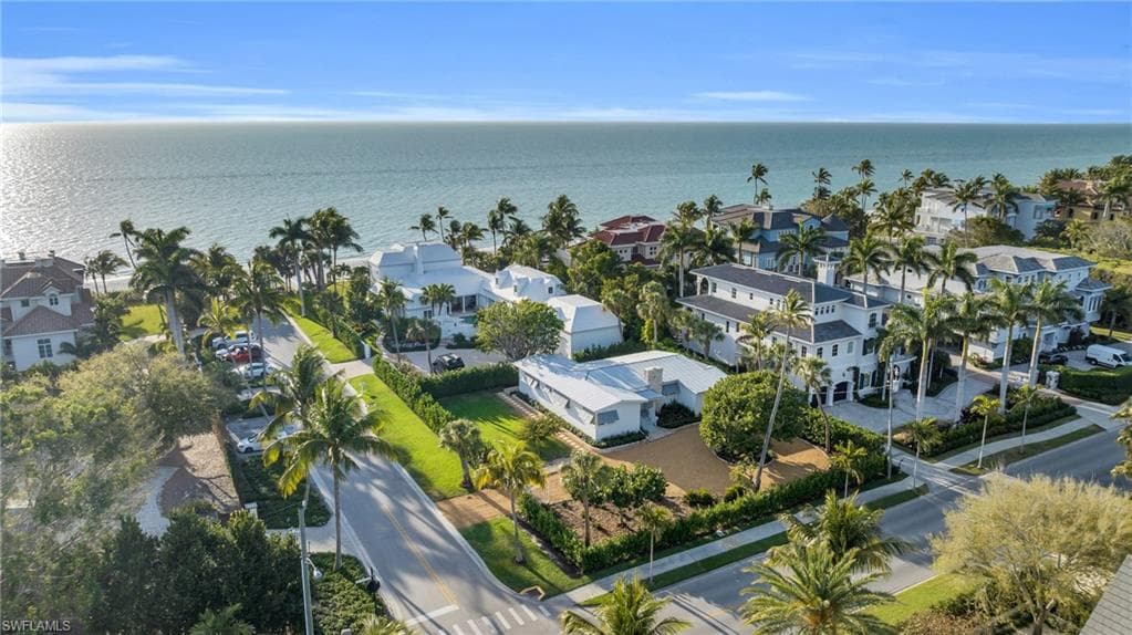 617 Gulf Shore Blvd N NAPLES, FL 34102