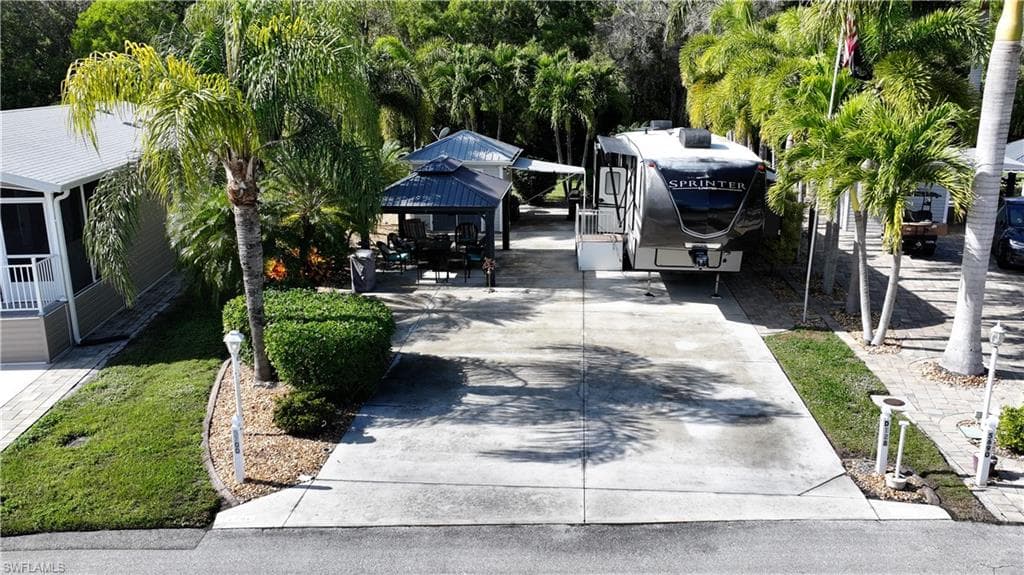 5700 Cypresswoods Resort DR FORT MYERS, FL 33905