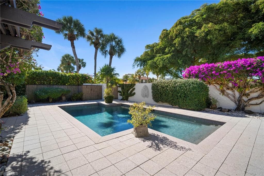 500 Tierra Mar LN E NAPLES, FL 34108