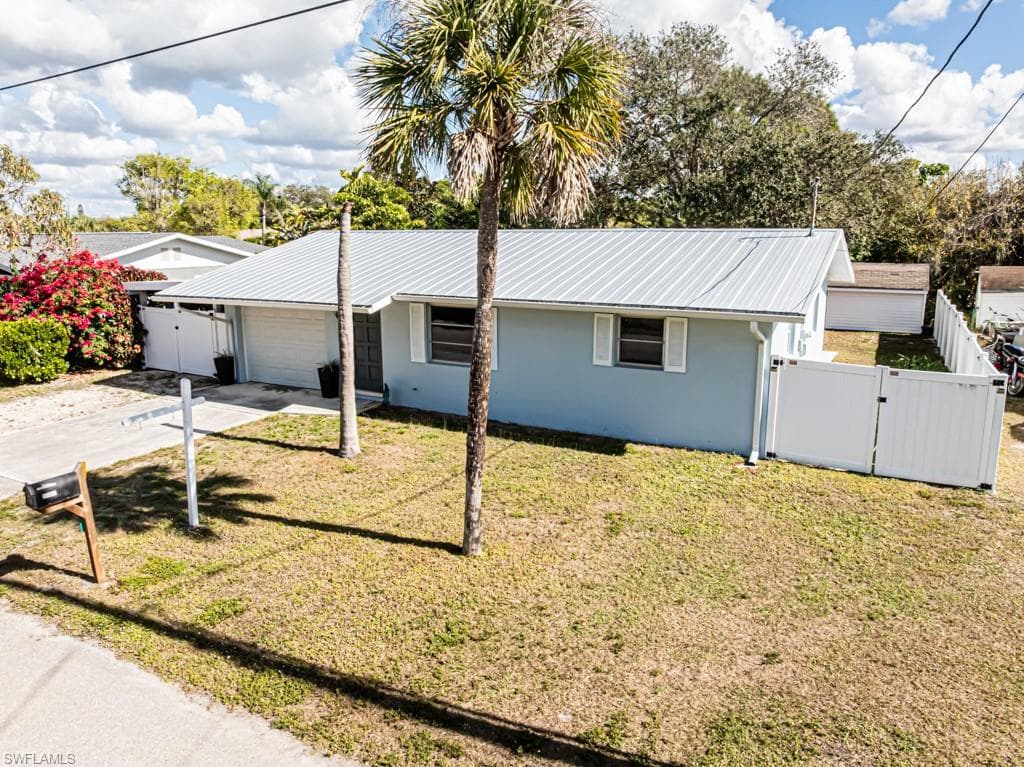 27111 Sun Aqua LN BONITA SPRINGS, FL 34135