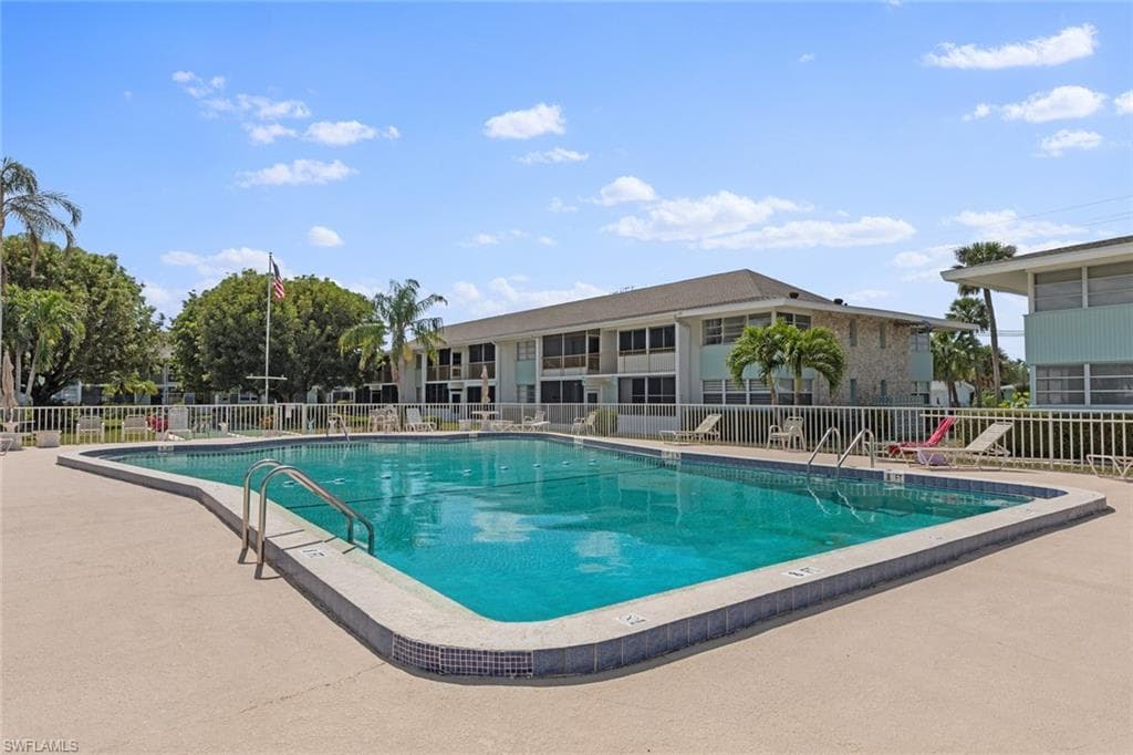 402 42nd TER D-7 CAPE CORAL, FL 33904