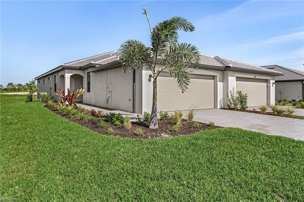 19528 Hinkley DR ESTERO, FL 33928