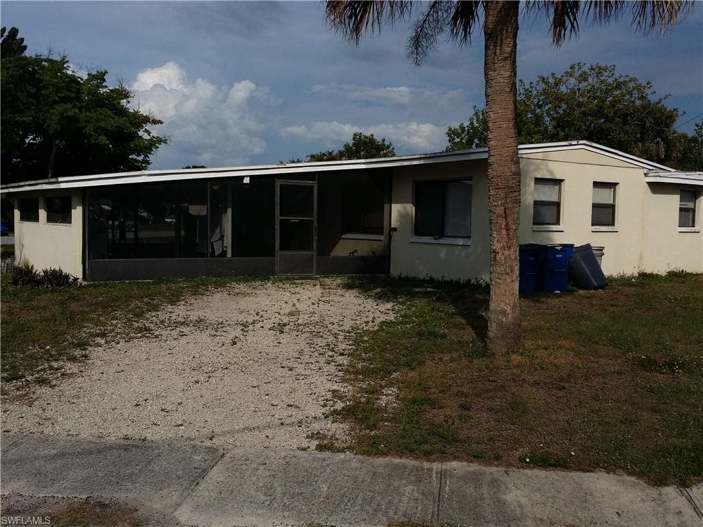 950 Lakeview DR NORTH FORT MYERS, FL 33903