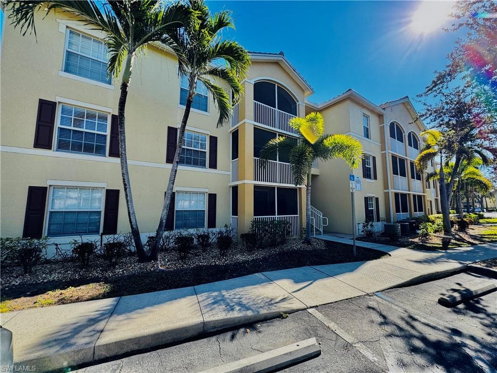 4105 Residence DR 719 FORT MYERS, FL 33901