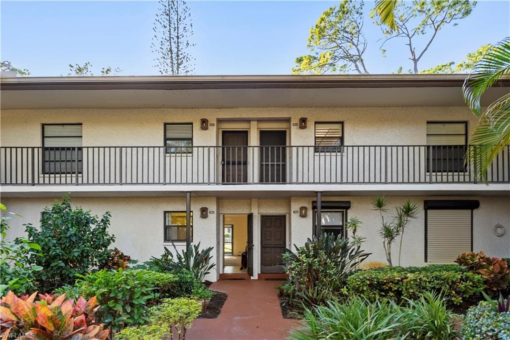 1733 Courtyard WAY 204 NAPLES, FL 34112