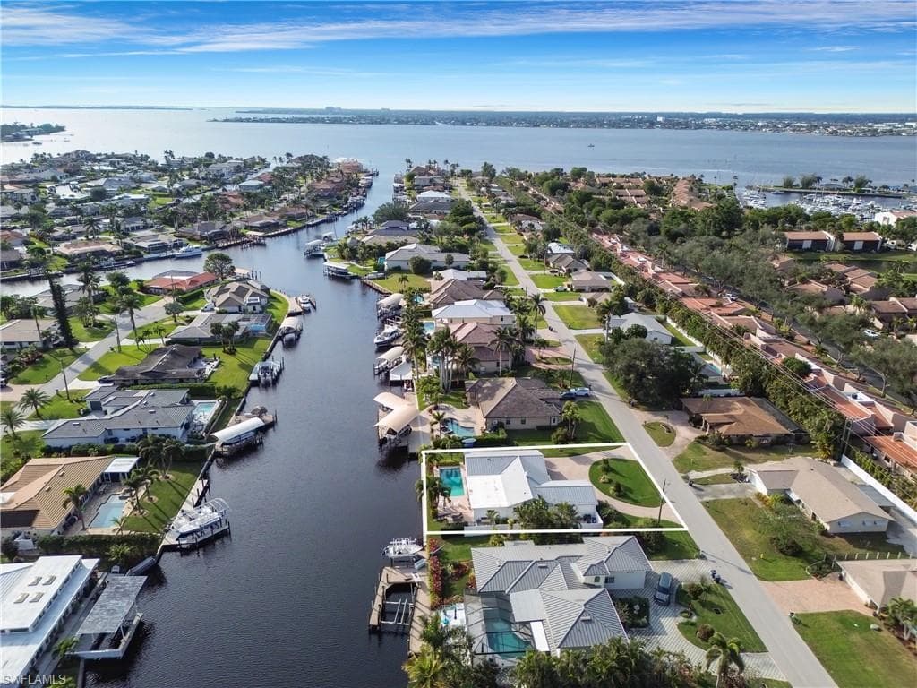 976 N Town And River DR FORT MYERS, FL 33919