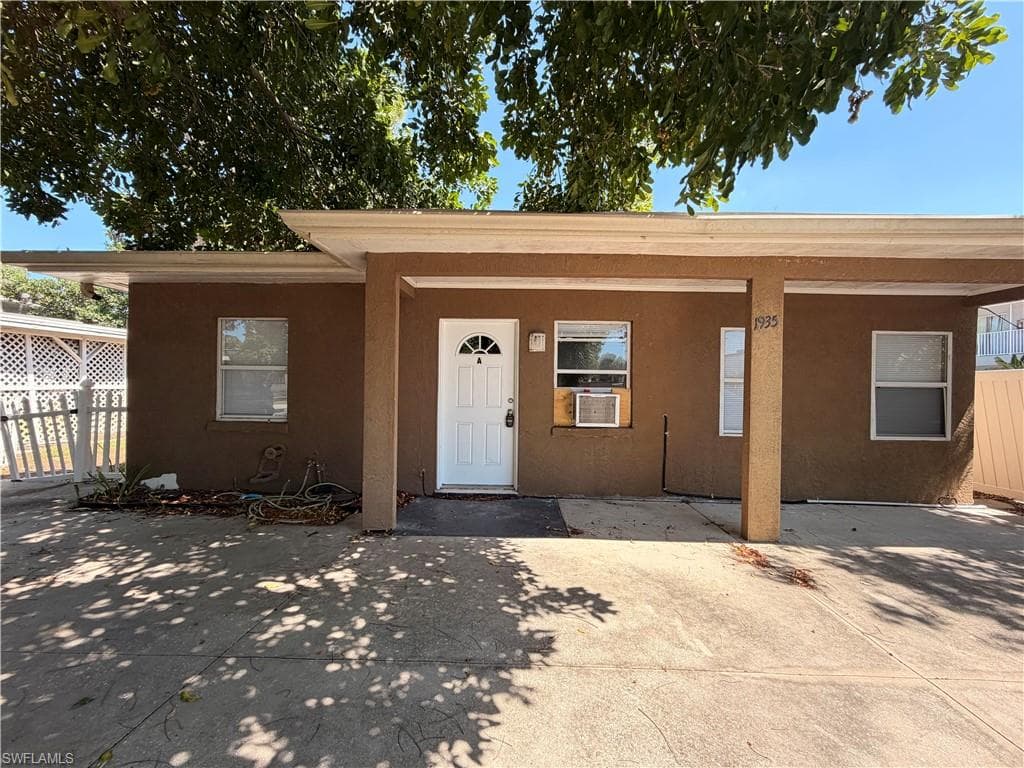 1935 Ricardo AVE FORT MYERS, FL 33901