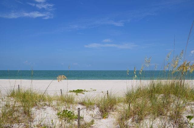 56 Gulf Shore BLVD S NAPLES, FL 34102