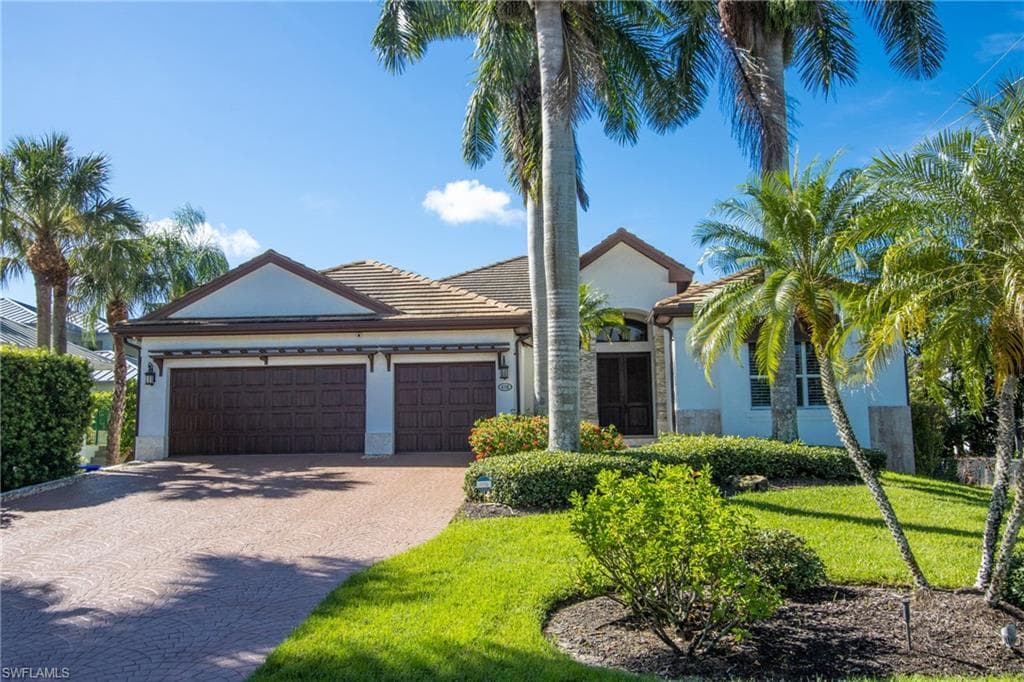 678 11th AVE S NAPLES, FL 34102