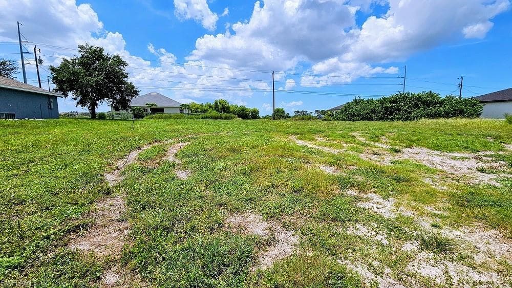 1014 NW 8th TER CAPE CORAL, FL 33993