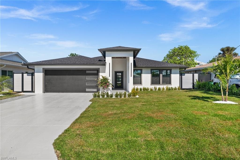135 TAHITI CIR NAPLES, FL 34113