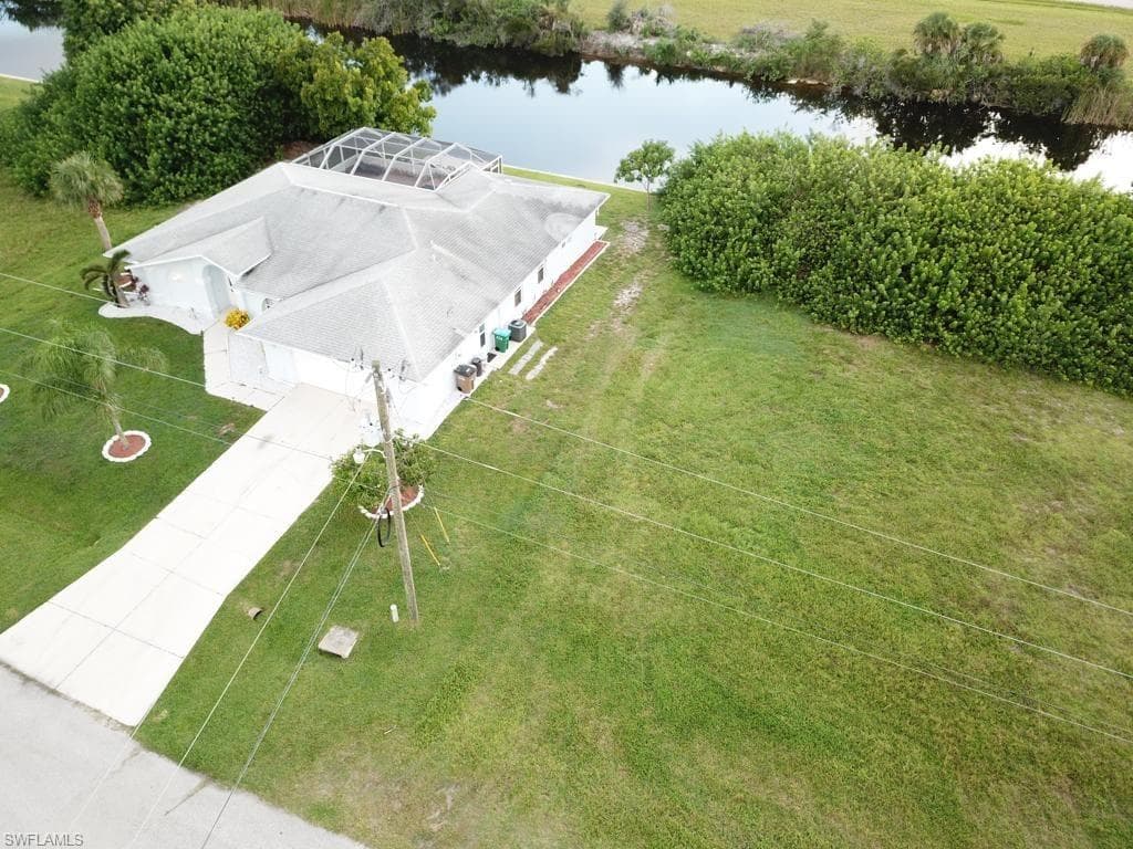 300 29th PL CAPE CORAL, FL 33993