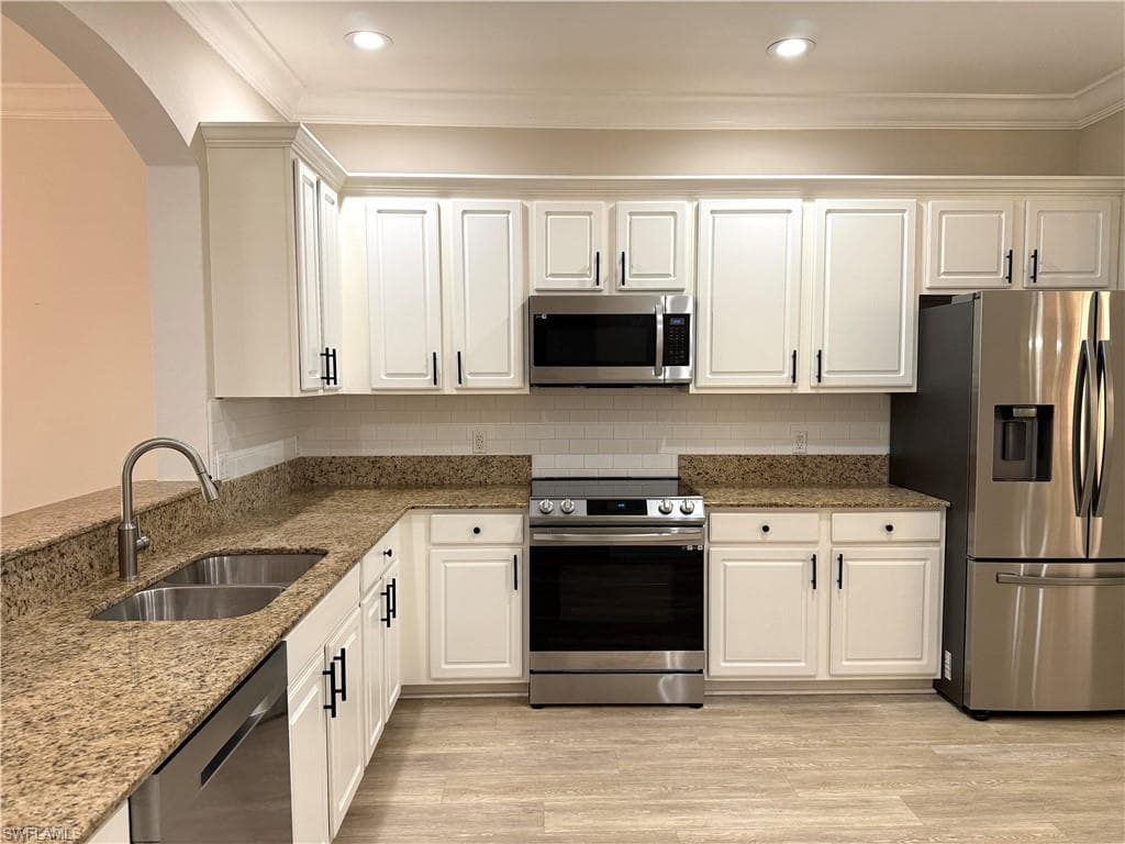 9723 Heatherstone Lake CT 5 ESTERO, FL 33928