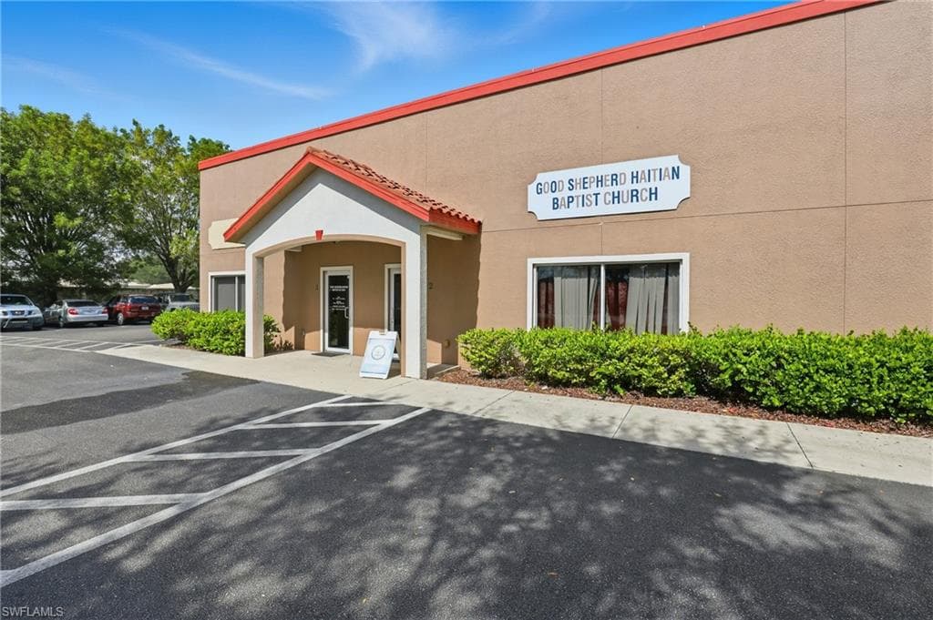 300 Leonard BLVD N 1-2 LEHIGH ACRES, FL 33971