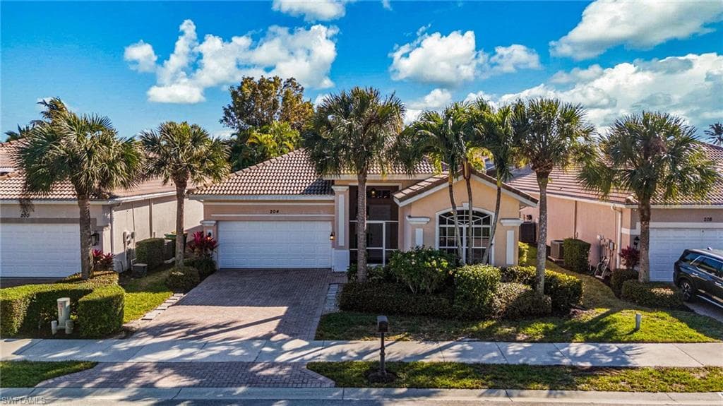 204 Glen Eagle CIR NAPLES, FL 34104
