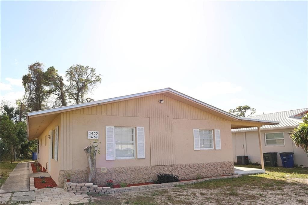 1652 Cypress DR FORT MYERS, FL 33907